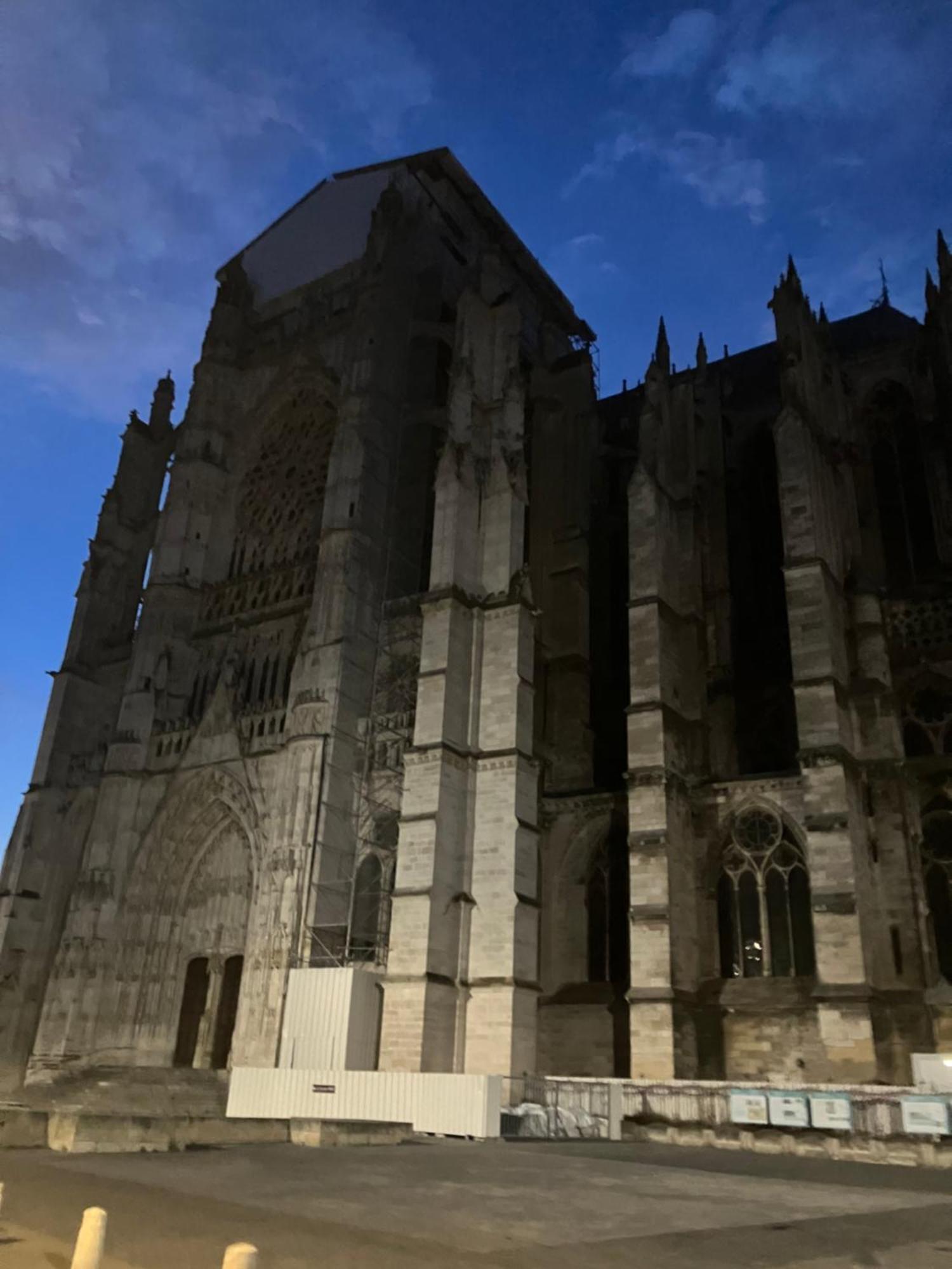 Lovely Appartement Vue Cathedrale Beauvais Luaran gambar